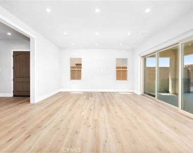 127 Oakstone - Photo Thumbnail 3