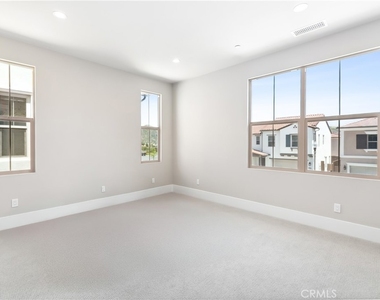 127 Oakstone - Photo Thumbnail 14