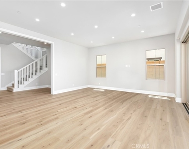 127 Oakstone - Photo Thumbnail 9