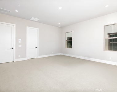 127 Oakstone - Photo Thumbnail 15