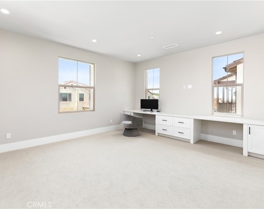 127 Oakstone - Photo Thumbnail 12