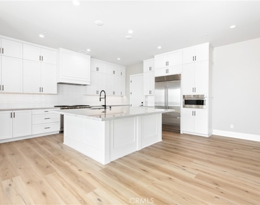 127 Oakstone - Photo Thumbnail 5