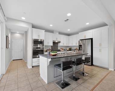 1005 S Fowler Ln - Photo Thumbnail 5