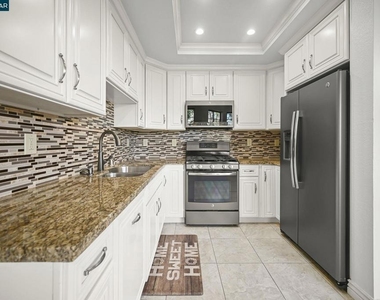 5022 Lakeview Dr. - Photo Thumbnail 9