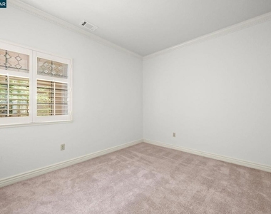 5022 Lakeview Dr. - Photo Thumbnail 17