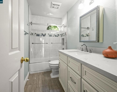 5022 Lakeview Dr. - Photo Thumbnail 15
