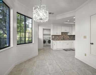 5022 Lakeview Dr. - Photo Thumbnail 6