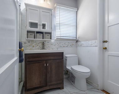 119 S Bundy Drive - Photo Thumbnail 9