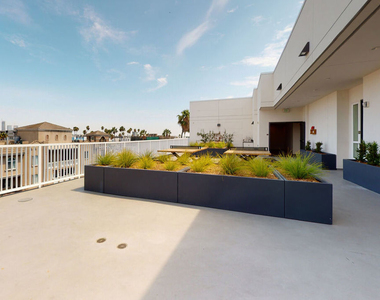 839 S Fedora Street - Photo Thumbnail 10