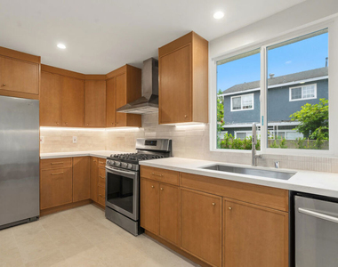 12024 Alberta Drive - Photo Thumbnail 6
