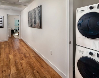 269 S Mariposa Avenue - Photo Thumbnail 9