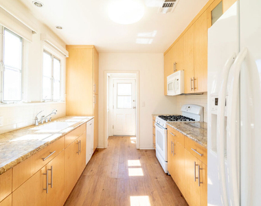 441 S Bedford Drive - Photo Thumbnail 6