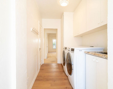 441 S Bedford Drive - Photo Thumbnail 8