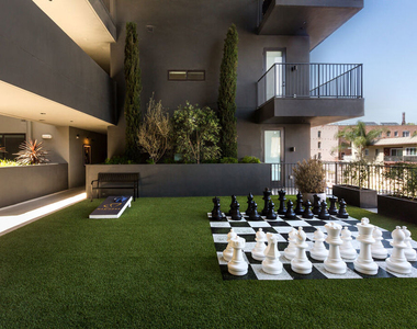 269 S Mariposa Avenue - Photo Thumbnail 12