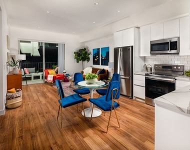 269 S Mariposa Avenue - Photo Thumbnail 2