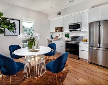 269 S Mariposa Avenue - Photo Thumbnail 3