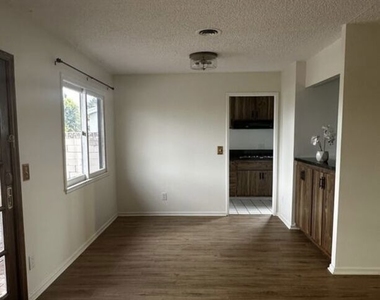 23907 Friar Street - Photo Thumbnail 2