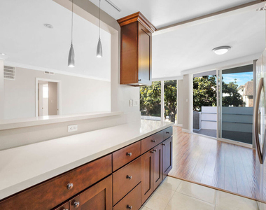 248 S Doheny Drive - Photo Thumbnail 2