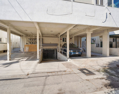 248 S Doheny Drive - Photo Thumbnail 20