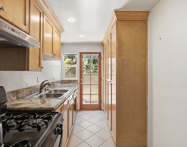 1155 N Clark Street - Photo Thumbnail 6