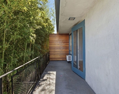 1155 N Clark Street - Photo Thumbnail 5