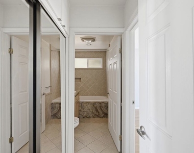 1155 N Clark Street - Photo Thumbnail 8