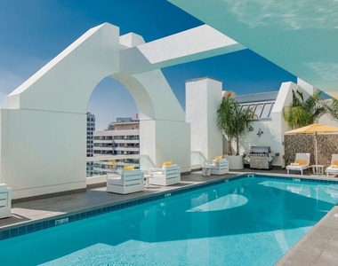 10520 Wilshire Boulevard - Photo Thumbnail 10