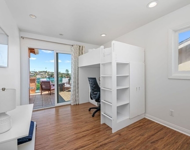 8221 Delgany Avenue - Photo Thumbnail 12
