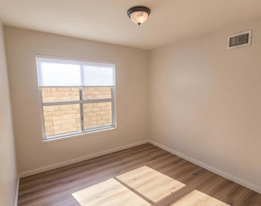 3105 Lodgewood Street - Photo Thumbnail 16