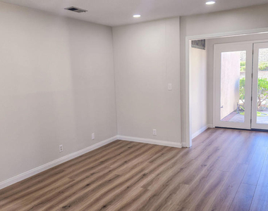 3105 Lodgewood Street - Photo Thumbnail 6