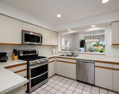 270 Vista Royale Circle E - Photo Thumbnail 16
