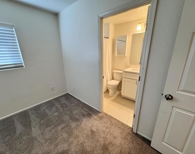 75245 Vista Corona - Photo Thumbnail 12