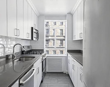 20 5th Avenue - Photo Thumbnail 4
