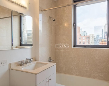 Balcony 48th St - Photo Thumbnail 3