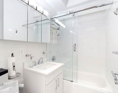 157 East 57th Street - Photo Thumbnail 8