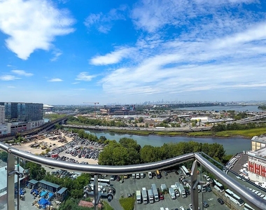 37th Avenue - Photo Thumbnail 22