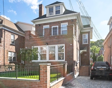 6158 Liebig Ave - Photo Thumbnail 8