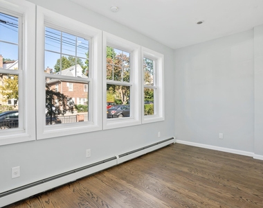 6158 Liebig Ave - Photo Thumbnail 9
