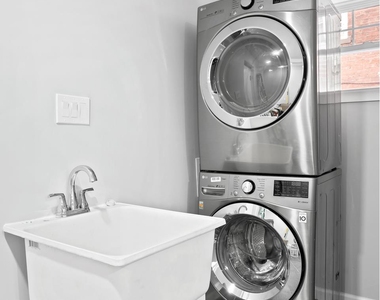 6158 Liebig Ave - Photo Thumbnail 5