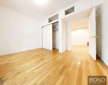 299 East 11th Street - Photo Thumbnail 4