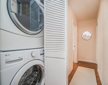 317 Darlington Avenue - Photo Thumbnail 6
