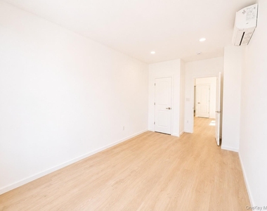 6946 64th Street - Photo Thumbnail 4