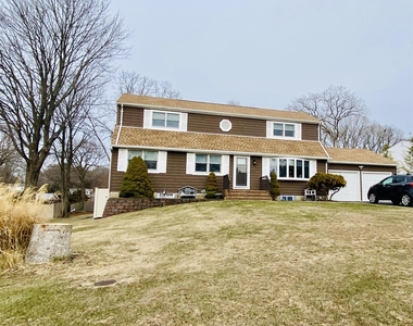 23 Grossman Street - Photo Thumbnail 11