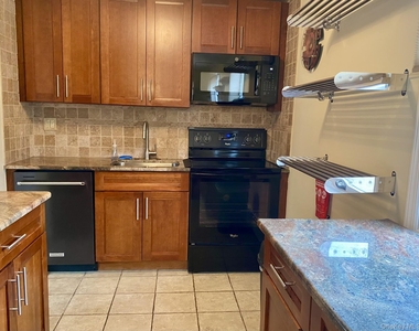23 Grossman Street - Photo Thumbnail 6