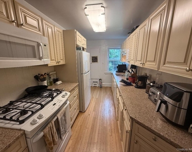 460 Carol Place - Photo Thumbnail 4