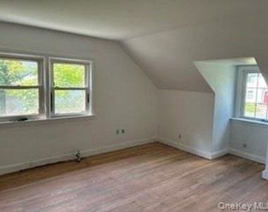 10 Ridge Road - Photo Thumbnail 2