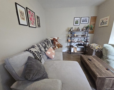 174 Clinton Street - Photo Thumbnail 4