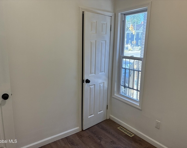 803 Craig Street - Photo Thumbnail 8