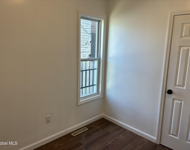 803 Craig Street - Photo Thumbnail 10
