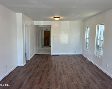 803 Craig Street - Photo Thumbnail 4